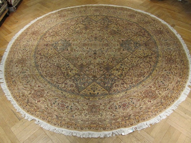 8 Ft Round Rug