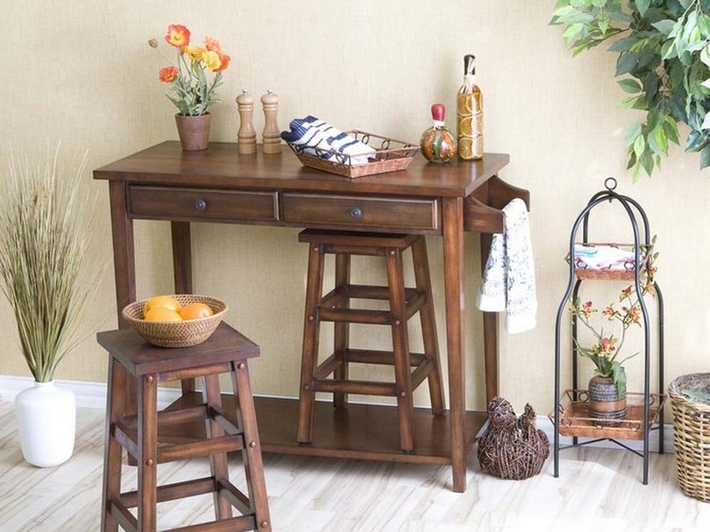 Breakfast Table With Stools