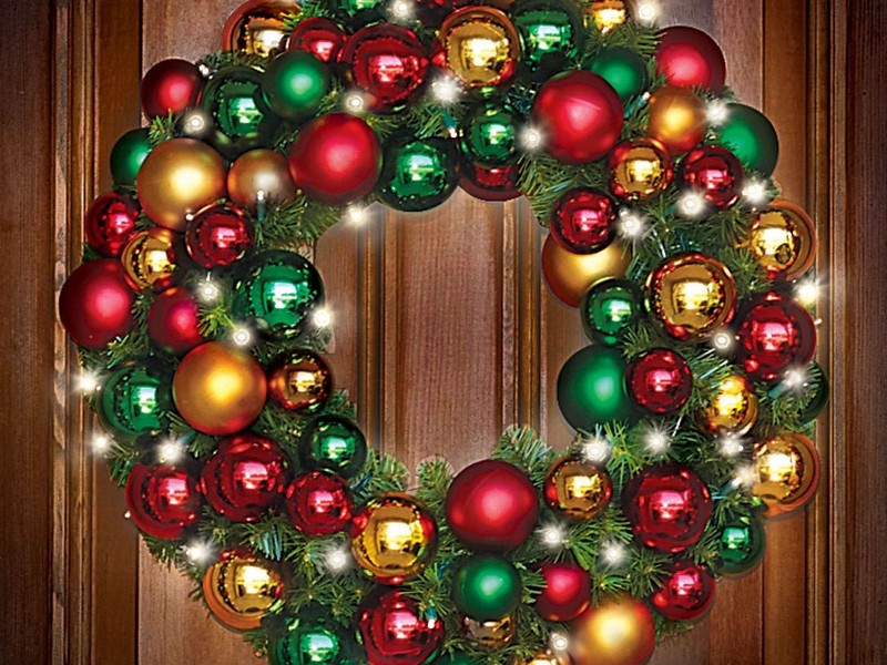 Cordless Christmas Wreath