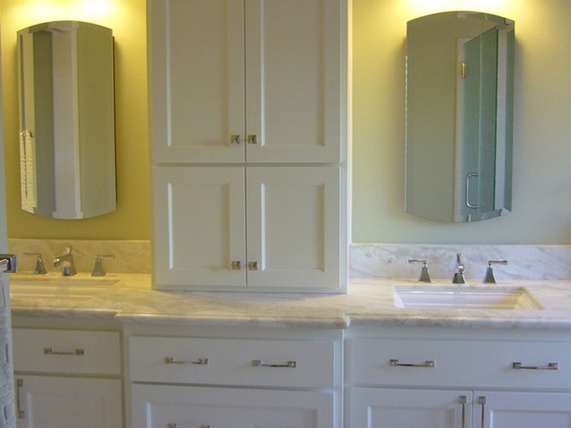 Double Bathroom Vanity With Center Tower