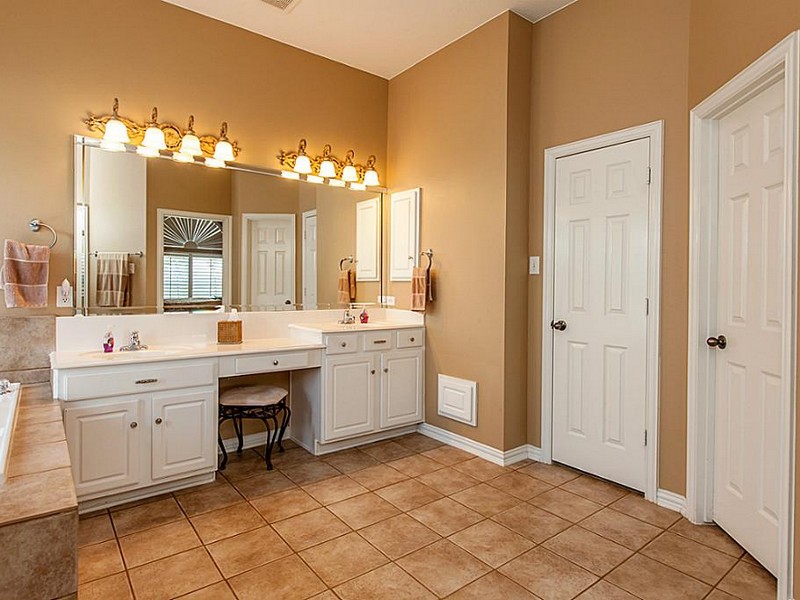 Double Sink Bathroom Vanity With Makeup Table