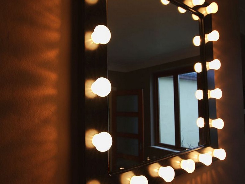 Dressing Room Mirrors With Light Bulbs