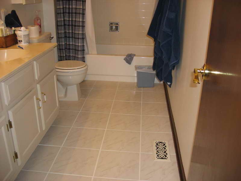 Floor Tile Patterns For Small Bathroom