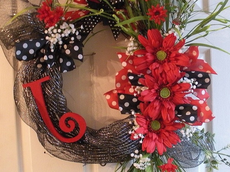 Grapevine Wreaths With Deco Mesh