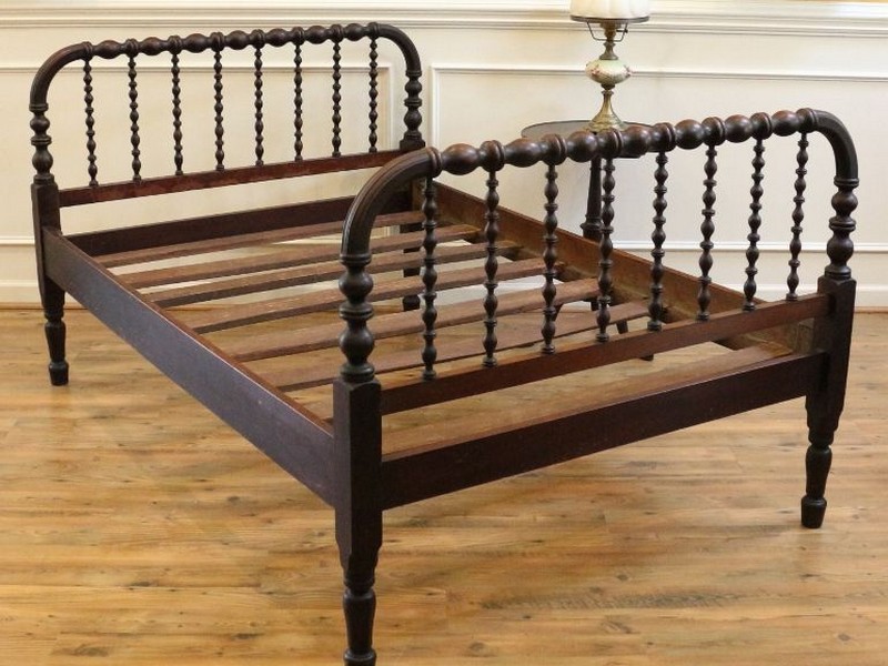 Jenny Lind Queen Bed