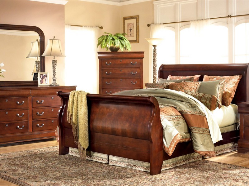 Ledelle Sleigh Bedroom Set