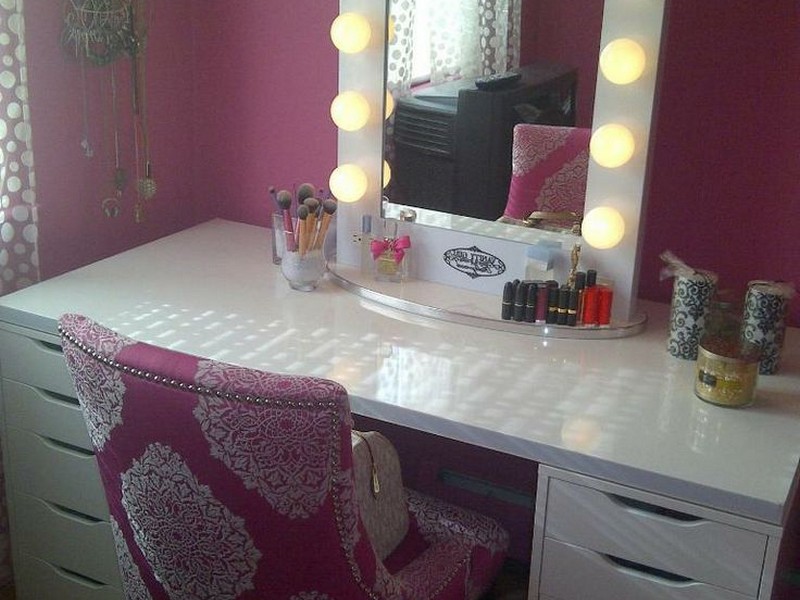 Lighted Makeup Vanity Table Set