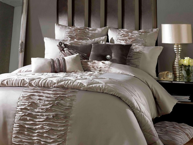 Luxurious Bedding Sets Comforters