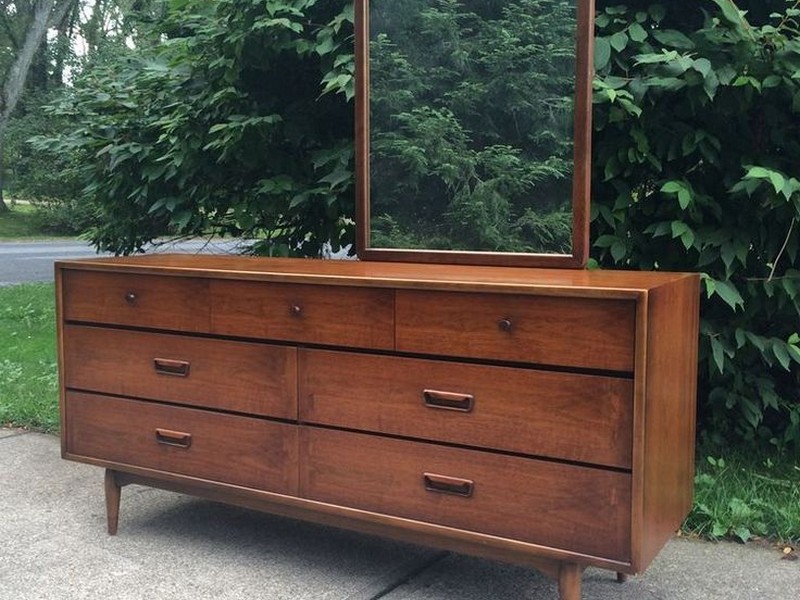 Mid Century Modern Dresser With Mirror