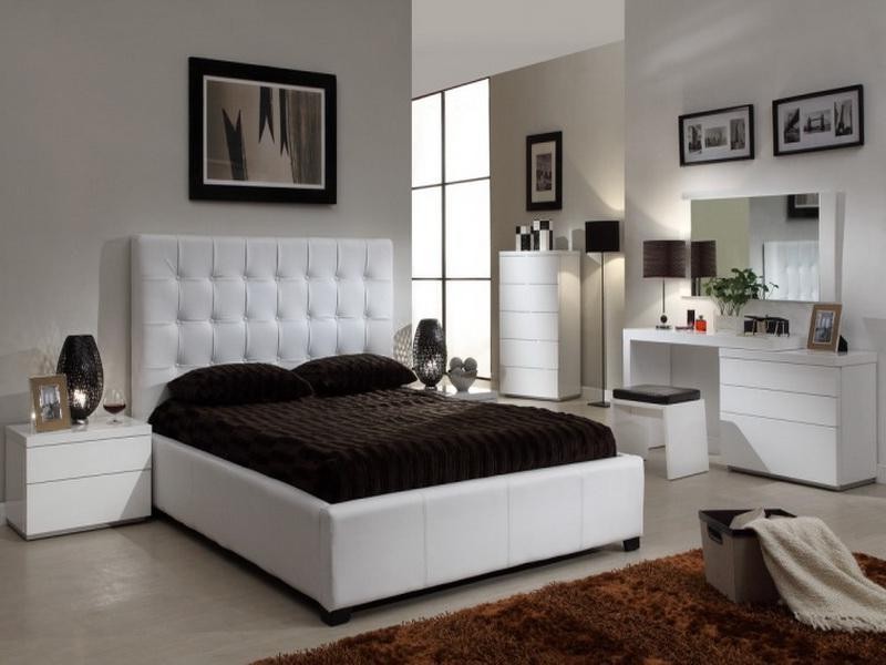 Queen Bed With Leather Headboard