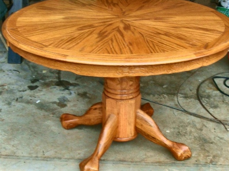 Round Dining Room Tables With Leaves
