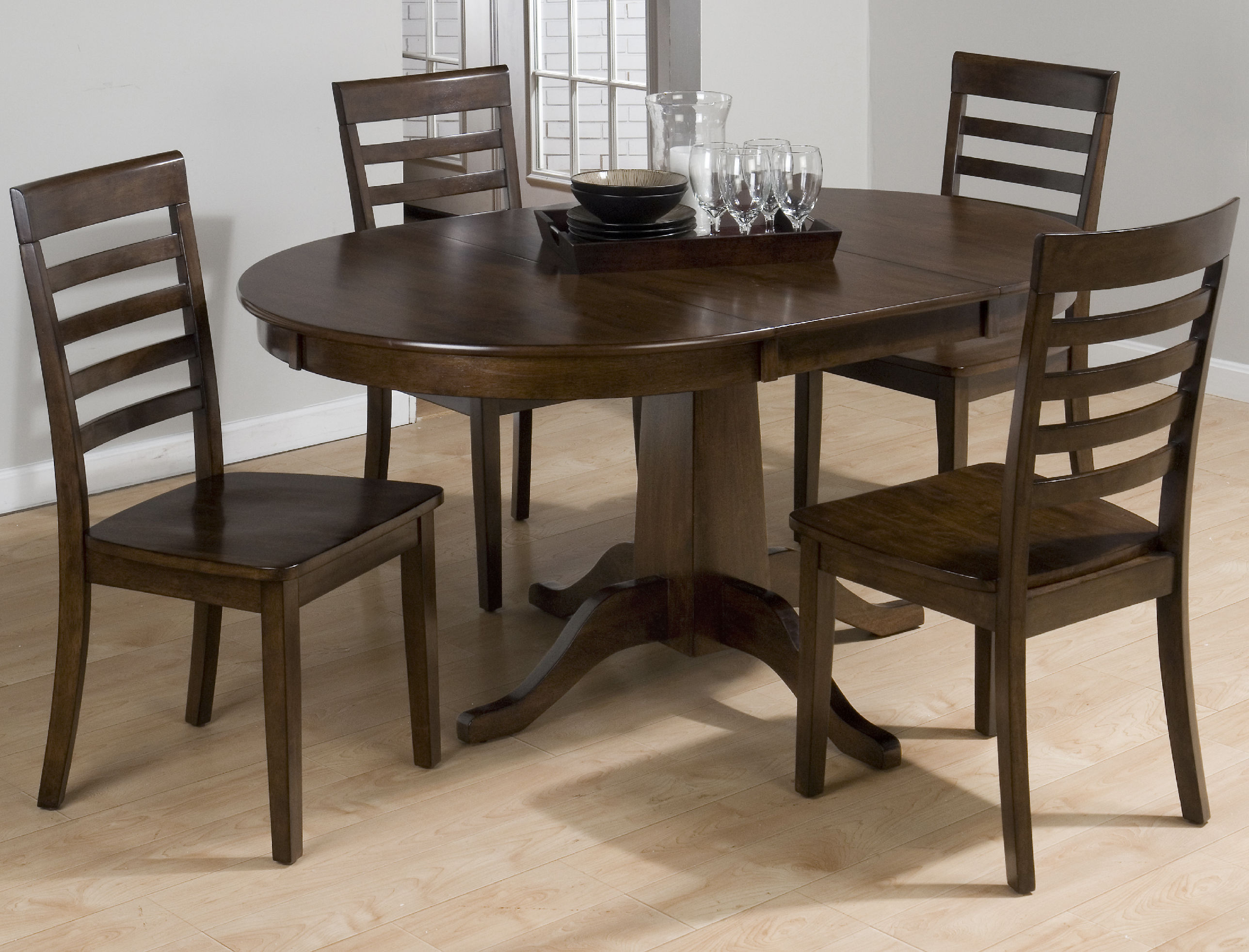 Round Kitchen Table With Leaf And Chairs