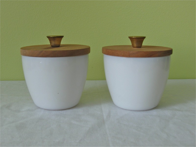 Salt And Pepper Bowls With Lids