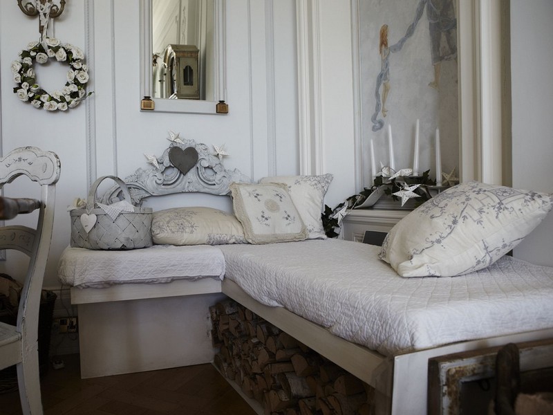 Shabby Chic Daybed Decor