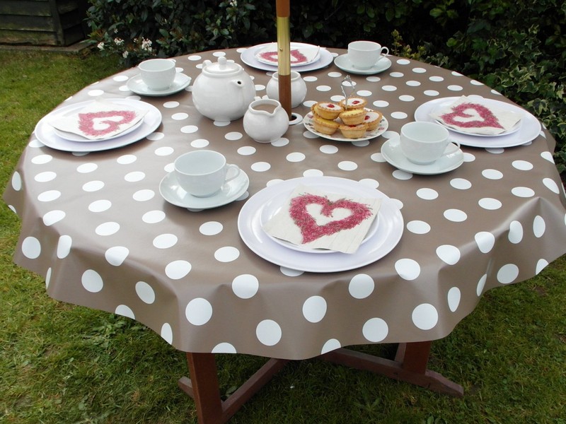 Tablecloth With Umbrella Hole