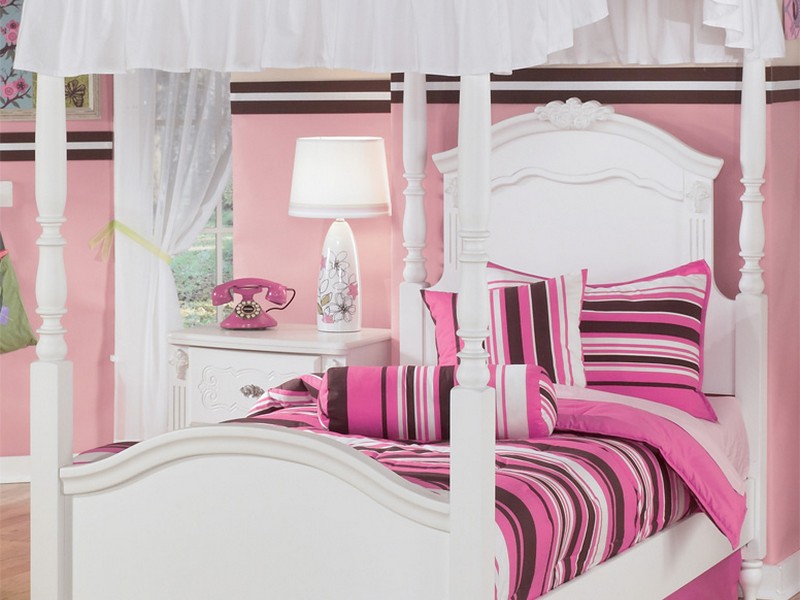 Twin Canopy Beds