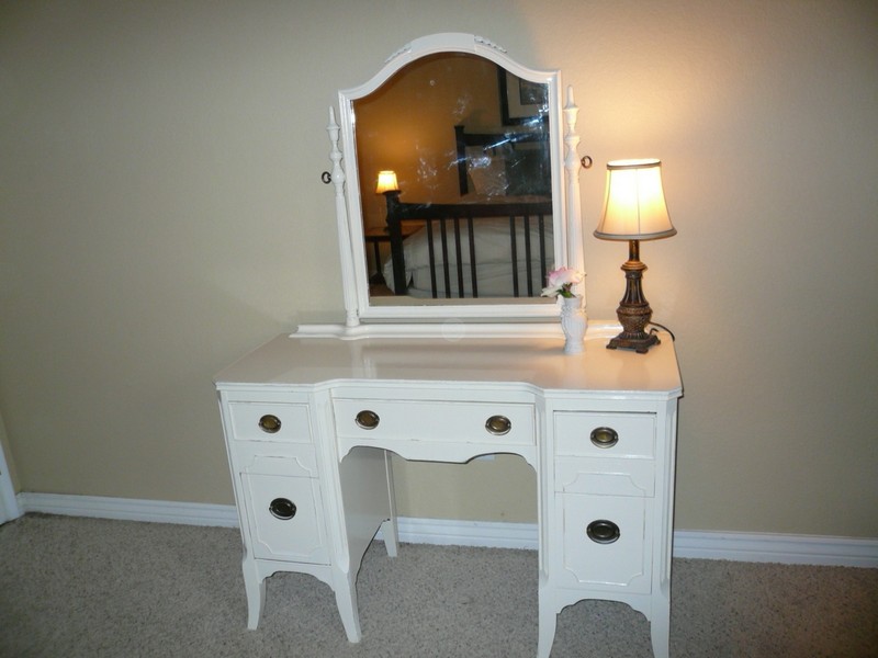 Vanity Dresser With Mirror