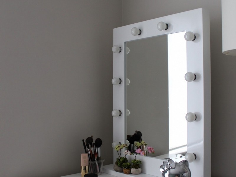 Vanity Dressing Table With Mirror And Lights