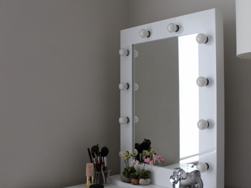 Vanity Dressing Table With Mirror And Lights