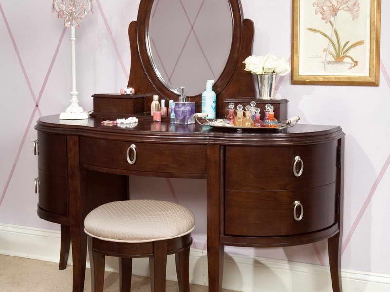 Vanity Table And Chair