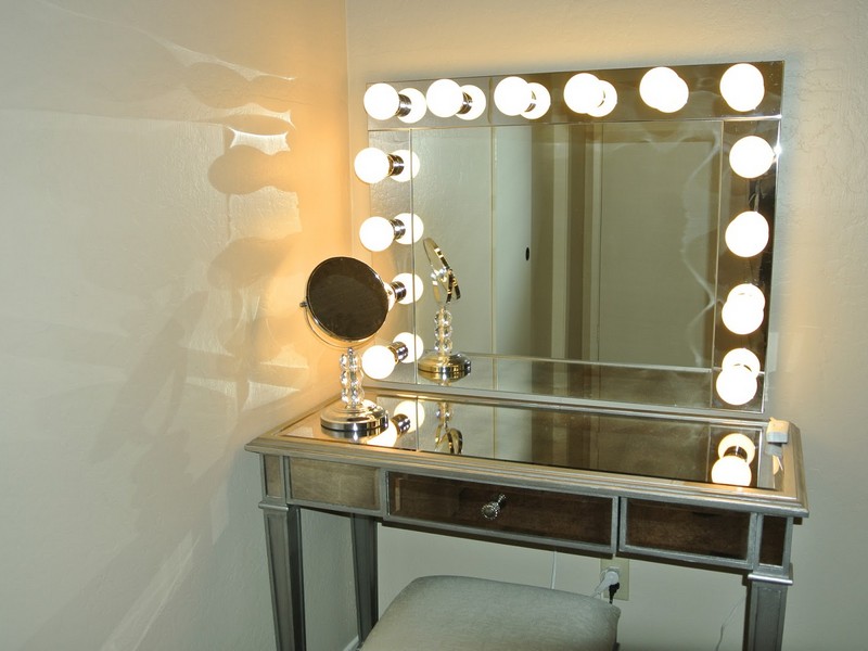 Vanity Table With Lighted Mirror Canada