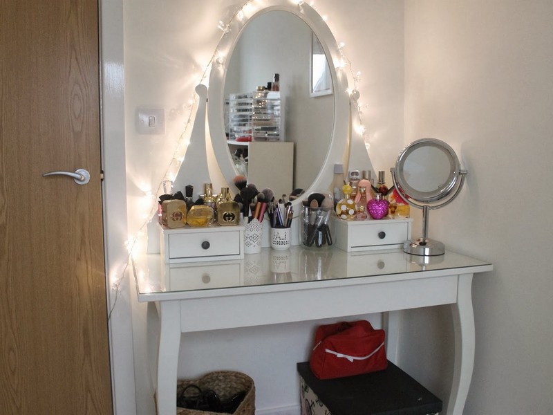 Vanity Table With Lights