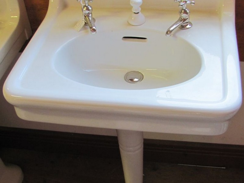 Vintage Bathroom Pedestal Sinks