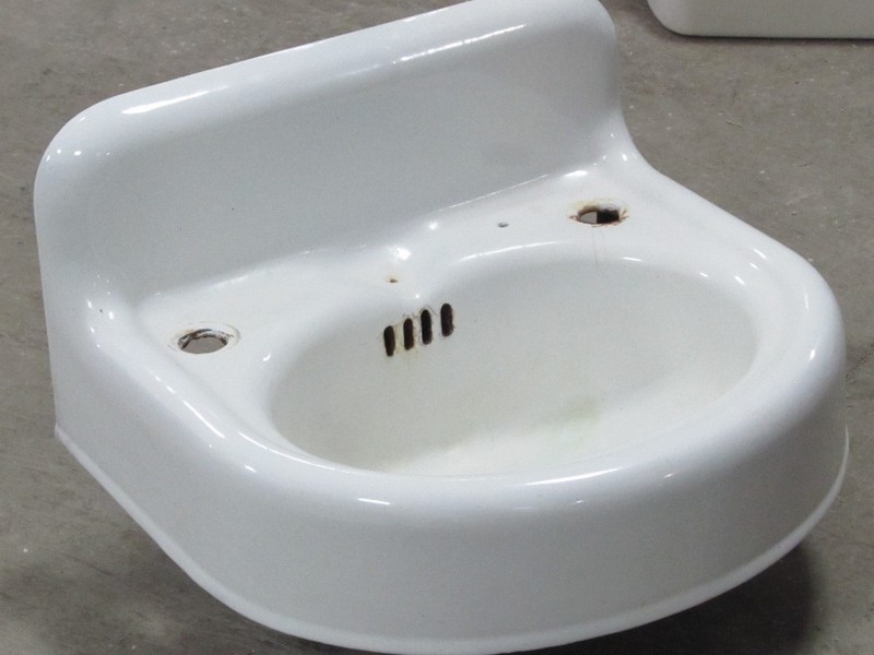 Vintage Wall Mount Bathroom Sinks