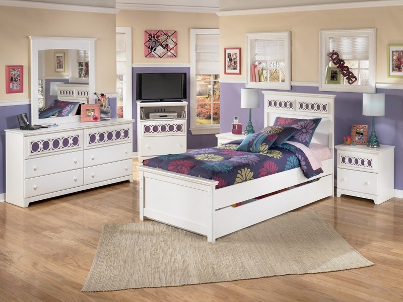 White Sleigh Bed Queen