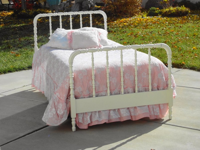 White Twin Headboard And Footboard