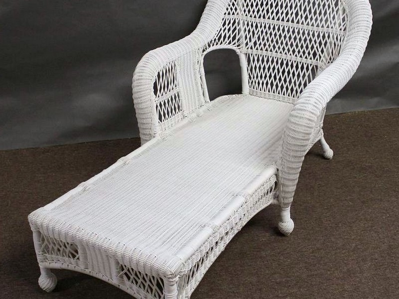 White Wicker Chaise Lounge